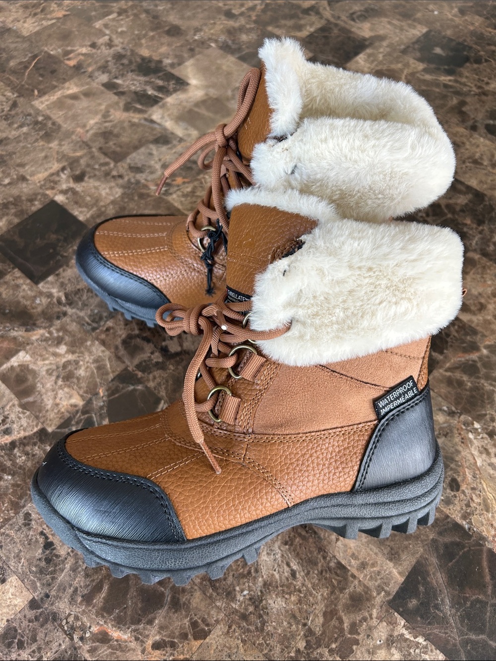 NWT 🆕 Ozark Trail Women’s Waterproof Brown Winter Boots, Faux Fur Collar size 6